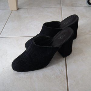 Urban Outfitter Faux Suede Mules